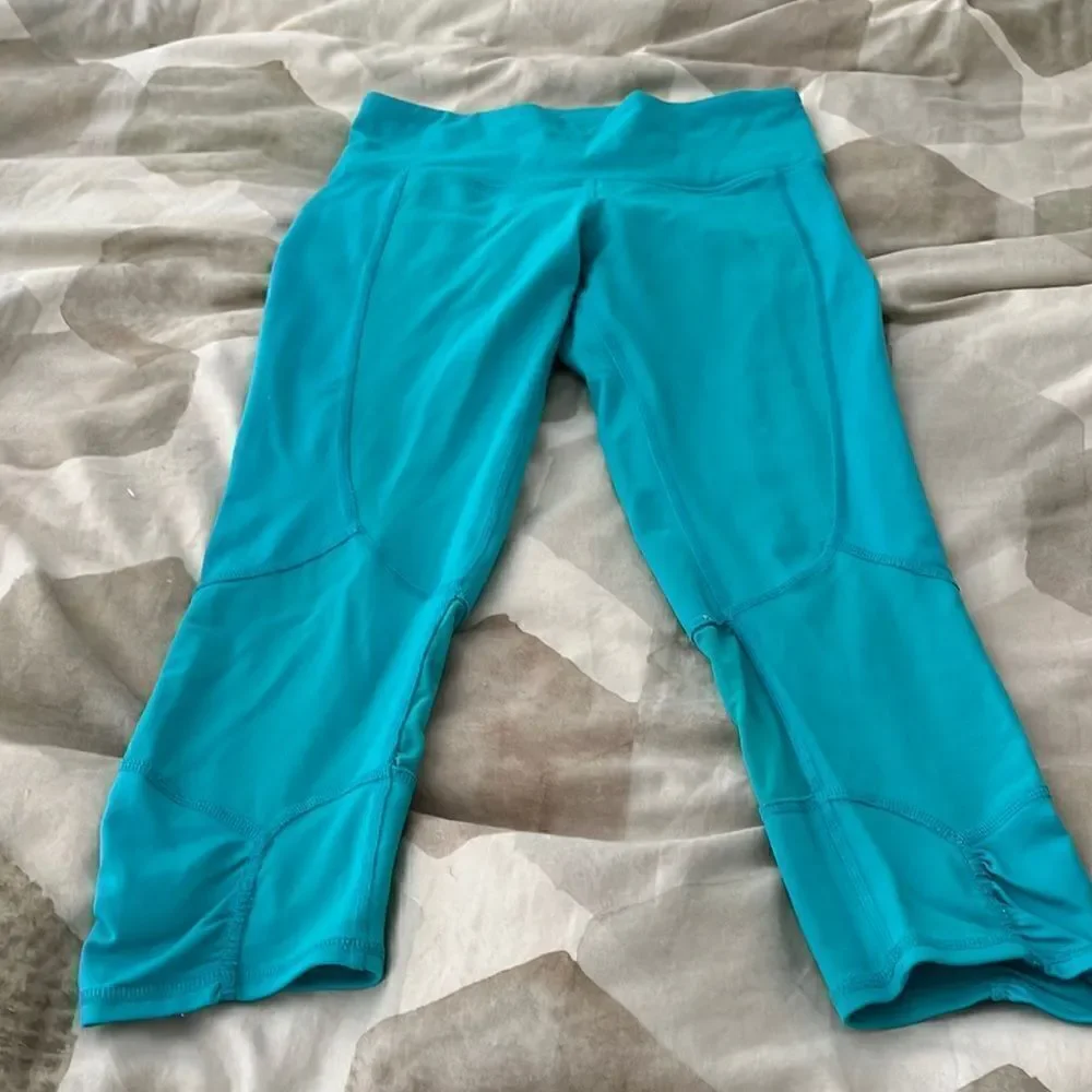 Alo Yoga turquoise cropped athletic leggings XS